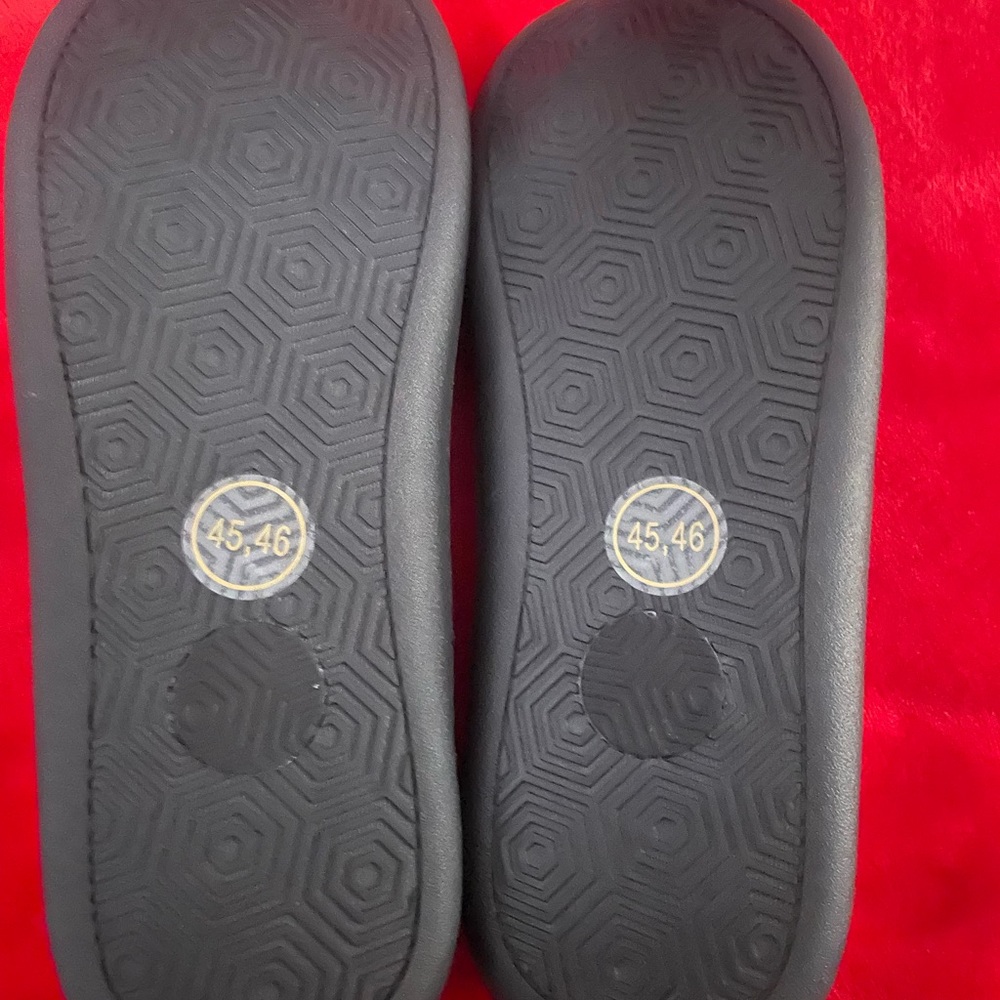 Slippers - Picture 4 of 4
